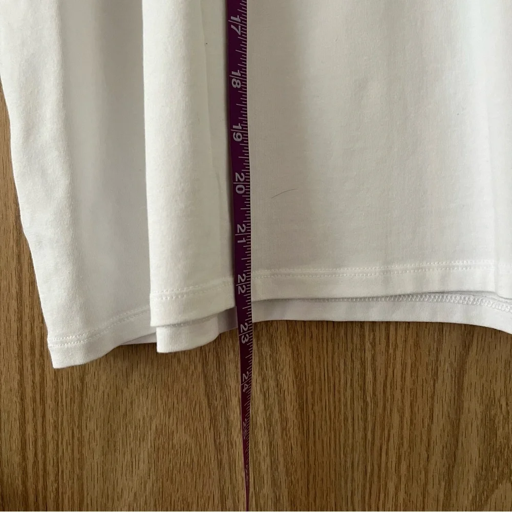 Old Navy Bestee Crew Neck White T-Shirt - Picture 7 of 8